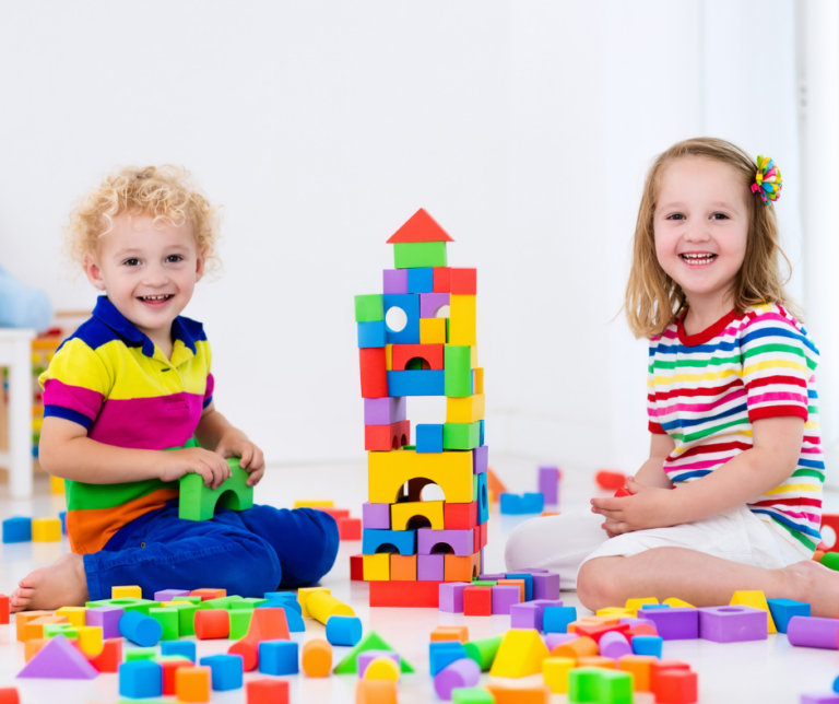 Jak wybrać zabawki dopasowane do wieku dziecka? Praktyczny poradnik dla rodziców